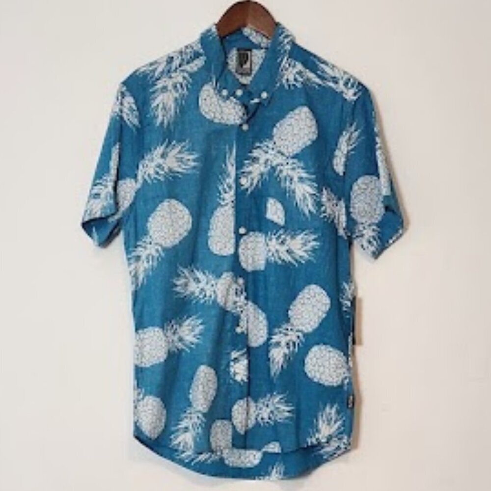 BKYLN Athletics Men's Short Sleeve Button-down Shirt Size Large
